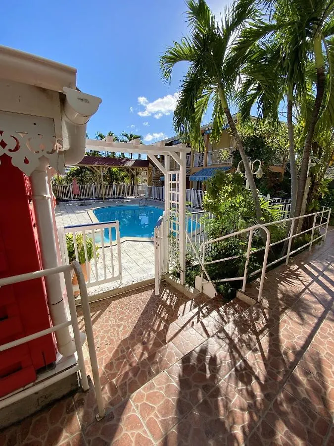 Appartement Lumineux A Pointe Noire 36 M² Avec Piscine Partagee