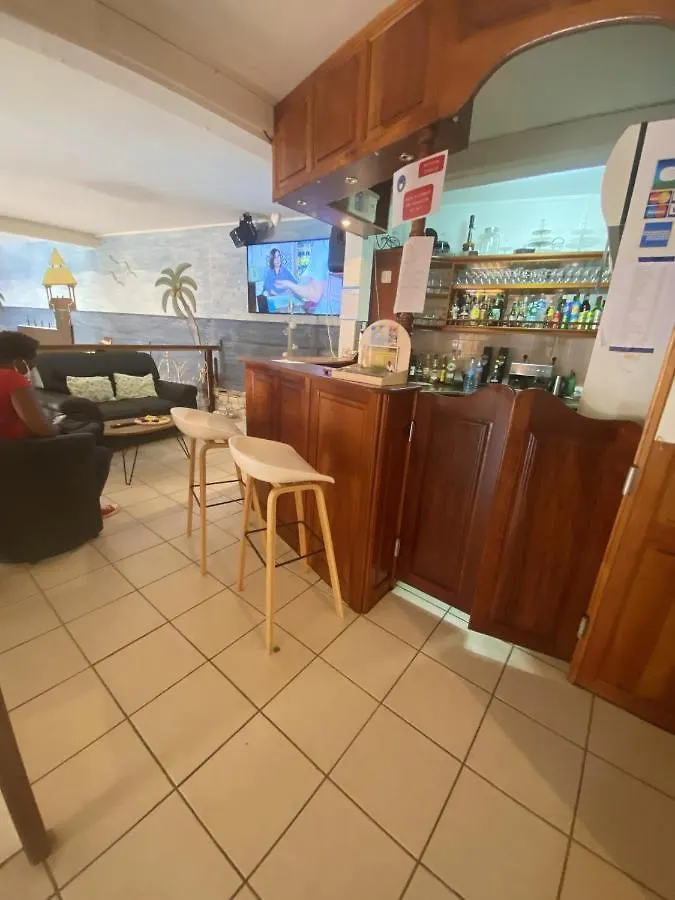 Appartement Lumineux A Pointe Noire 36 M² Avec Piscine Partagee Guadeloupe