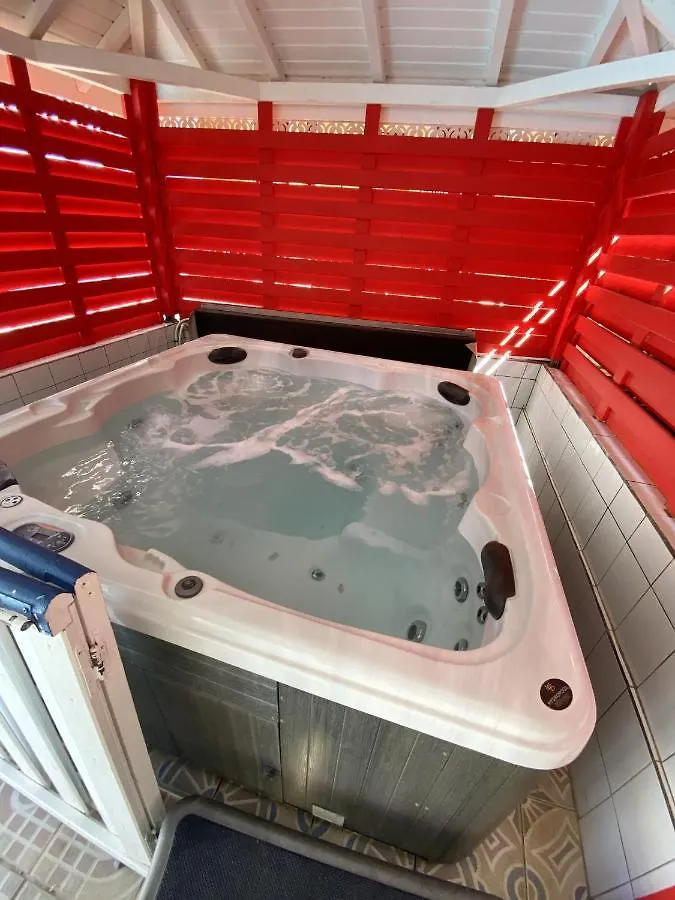 Appartement Lumineux A Pointe Noire 36 M² Avec Piscine Partagee Pointe-Noire